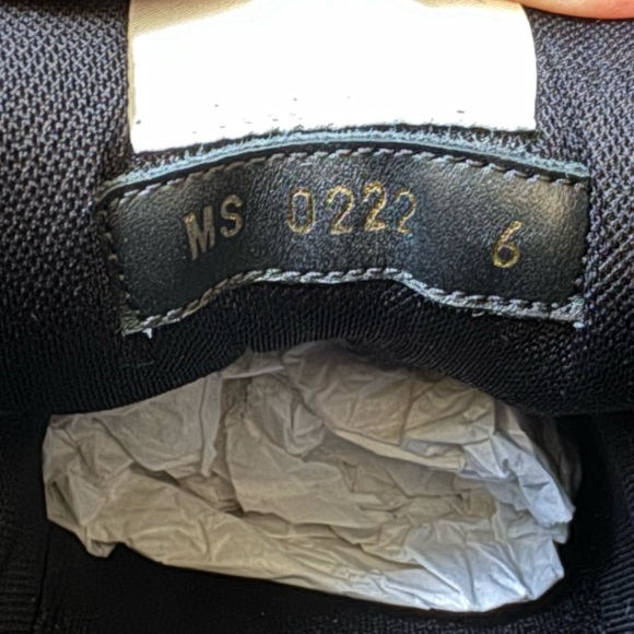 LOUIS VUITTON SNEAKERS - Picture 6 of 8